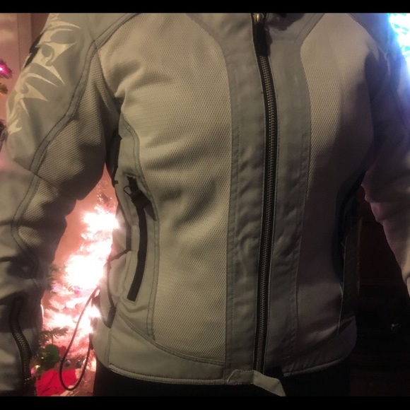 Lady's Riding Jacket - Picture 6 of 7